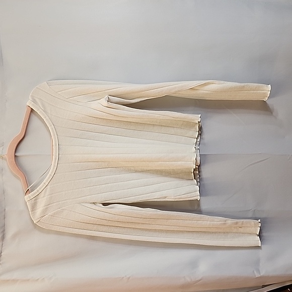 Freshman Womens Long Sleeve Sweater Cream Fitted Round Neckline Medium NWT - Picture 6 of 6